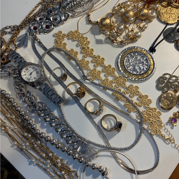 Large Jewelry Lot Elegant Gold and Silver Jewelry Collection - Picture 11 of 11